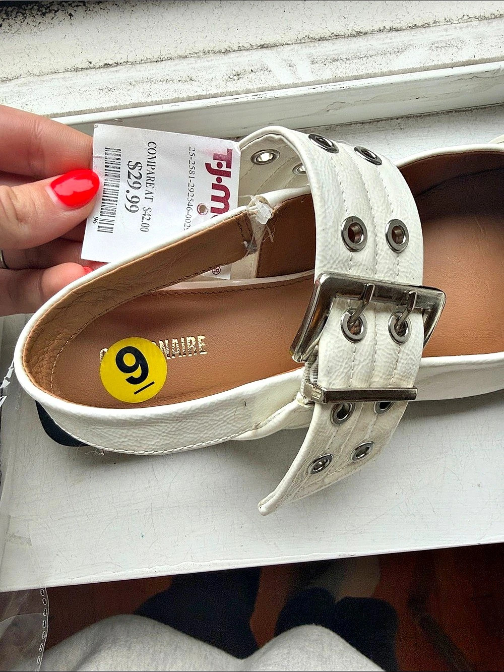 T.J. Maxx Buckled Studded Flats in White US 9 Like New